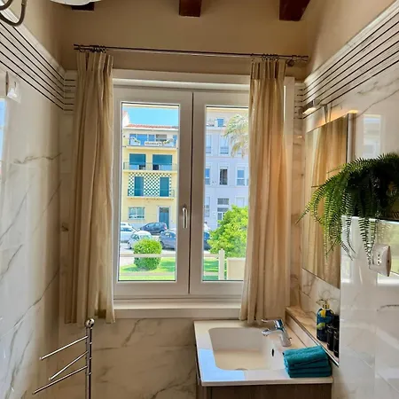 Perla Viareggina - Sul Mare Con Terrazzo 维亚雷焦